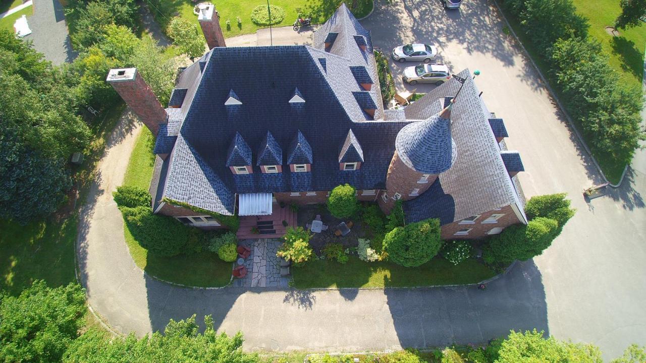 Chateau Murdock Gite Et Esthetique 1950 Saguenay Bagian luar foto